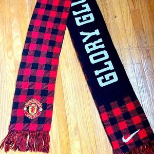 Manchester United knitted scarf